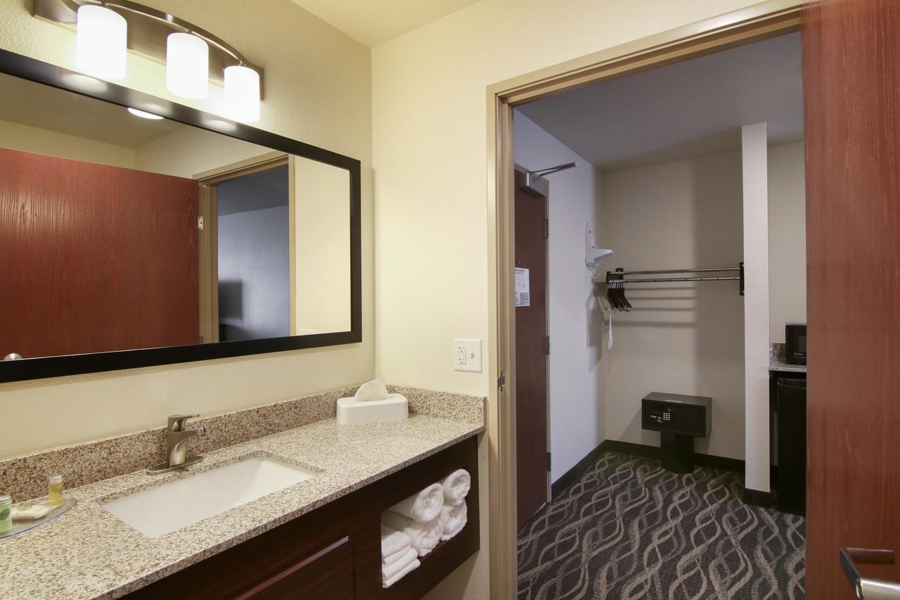 Cobblestone Inn & Suites - Menomonie/Uw-Stout Екстер'єр фото