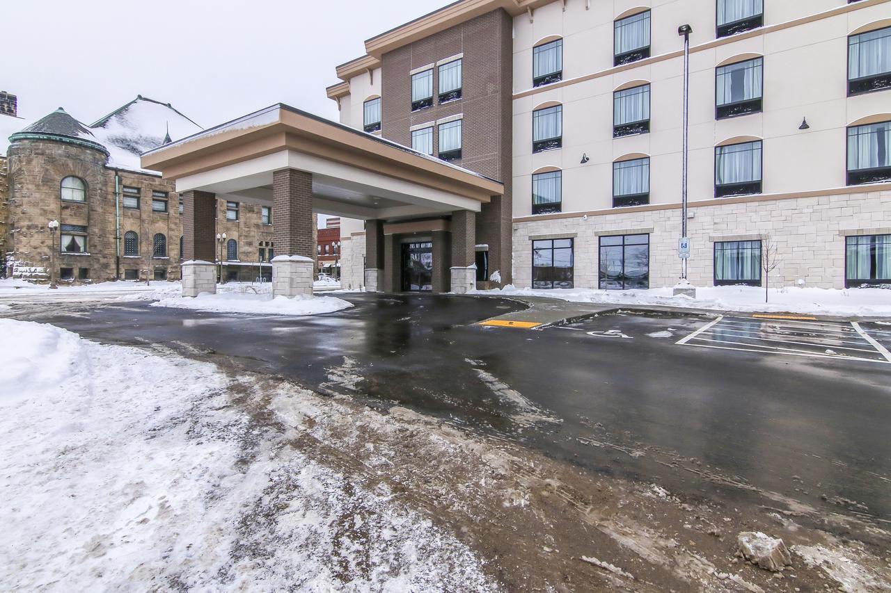Cobblestone Inn & Suites - Menomonie/Uw-Stout Екстер'єр фото