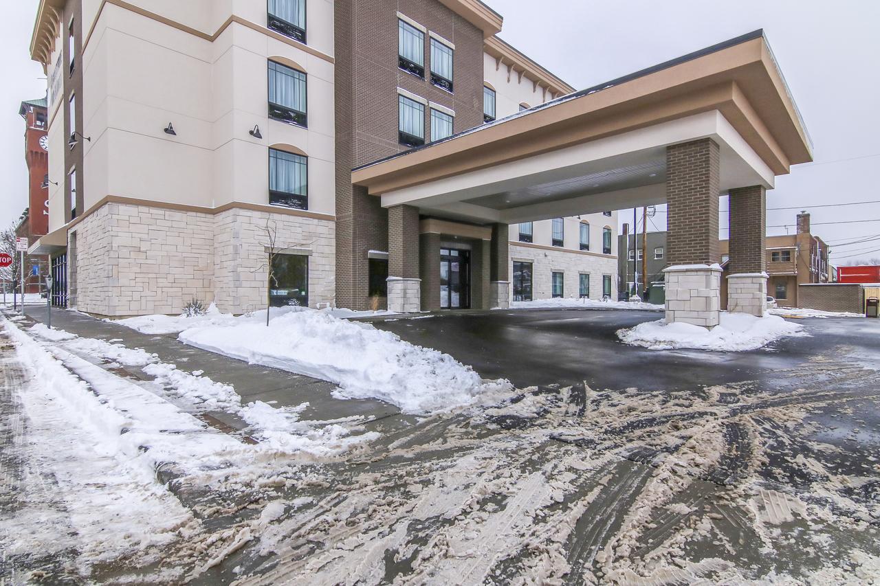 Cobblestone Inn & Suites - Menomonie/Uw-Stout Екстер'єр фото